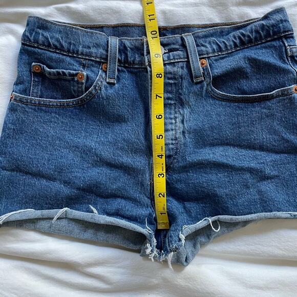 Levi’s 501 Raw Hem Buttonfly Denim Shorts, Size 27 - Picture 9 of 9